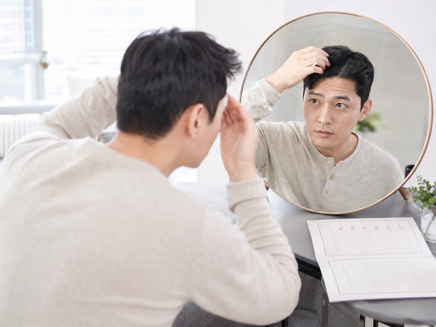 의정부 탈모검사 방문 전 질문과 기록 준비 장면